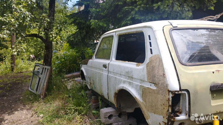 LADA 4x4 (Нива) 1.7 МТ, 2000, битый, 200 000 км