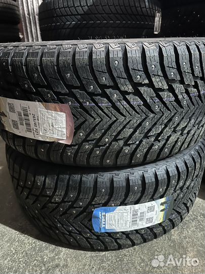 Nokian Tyres Hakkapeliitta 10p SUV 265/40 R21 и 295/35 R21 107T