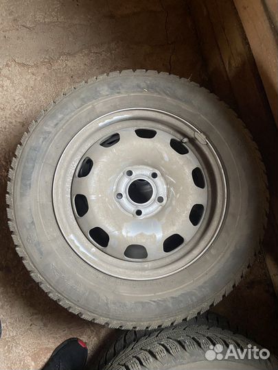 Marshal I'Zen Stud Snow KW11 215/65 R16 98