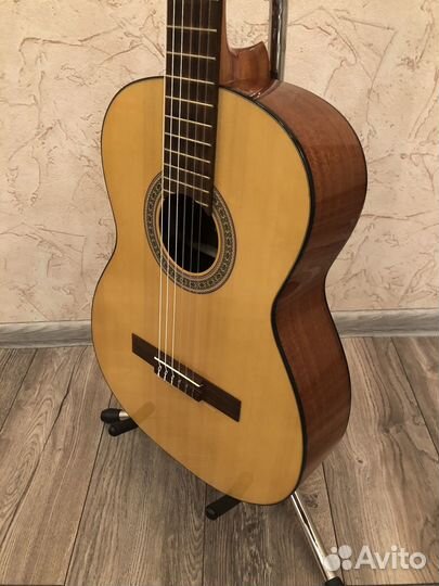 Классическая гитара Cremona
