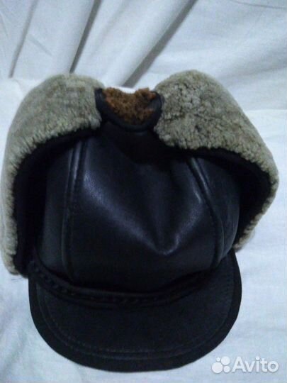 Шапка зимняя из кожзам. отороченная мехом