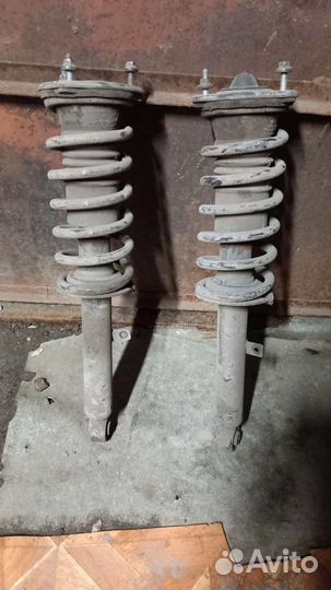 Передние стойки Toyota Crown 171