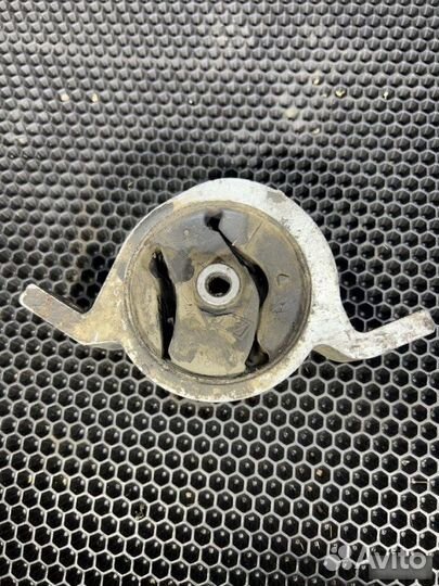 Подушка двигателя Nissan Primera P11