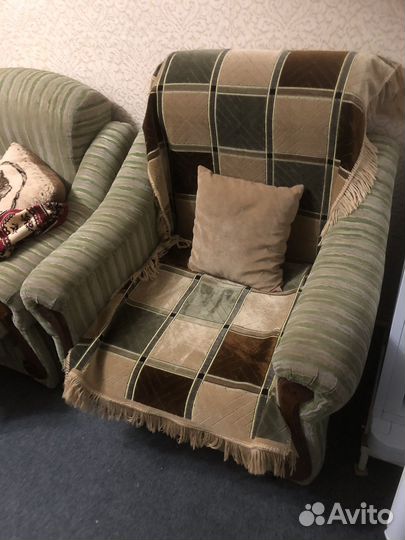 Продам Диван с креслами