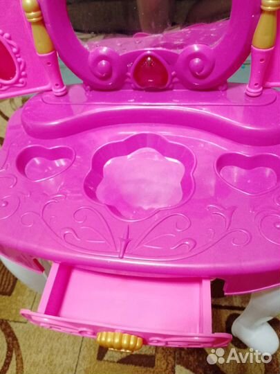 Детский туалетный столик, трюмо