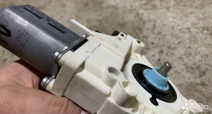 Стеклоподъемник передний audi a4 b8