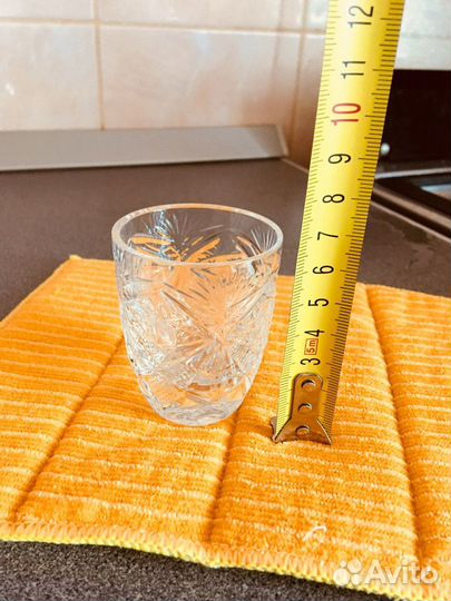 Хрустальные стопки и графинчик