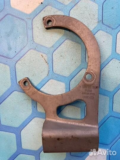 Кронштейн насоса вторичного воздуха 3B0131085A