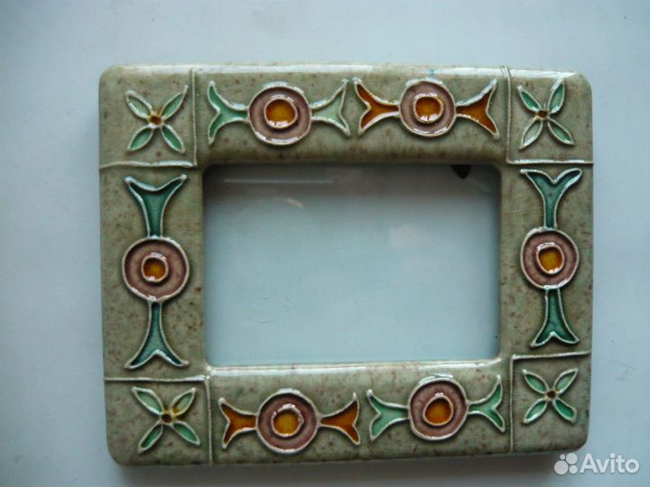 Рамка фото,на ножке.Керамика узорная,13 см. Италия
