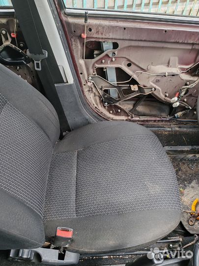 Сиденья передние гранта седан
