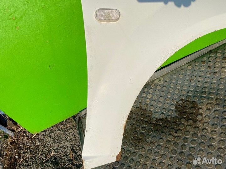 Крыло переднее правое Renault Logan K7JA710 2011