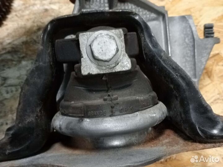 Опора двигателя Renault Logan 1 K4M