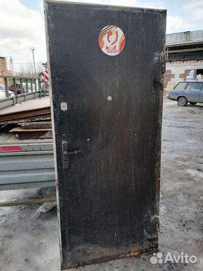 Металлическая дверь бу