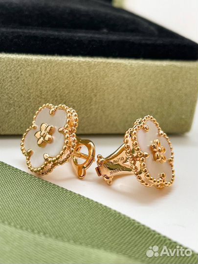 Золотые серьги Van Cleef Alhambra