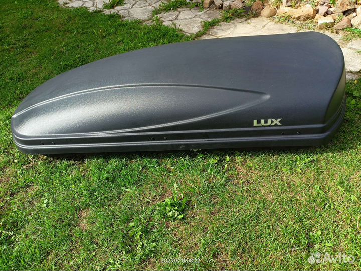 Бокс на крышу автомобиля