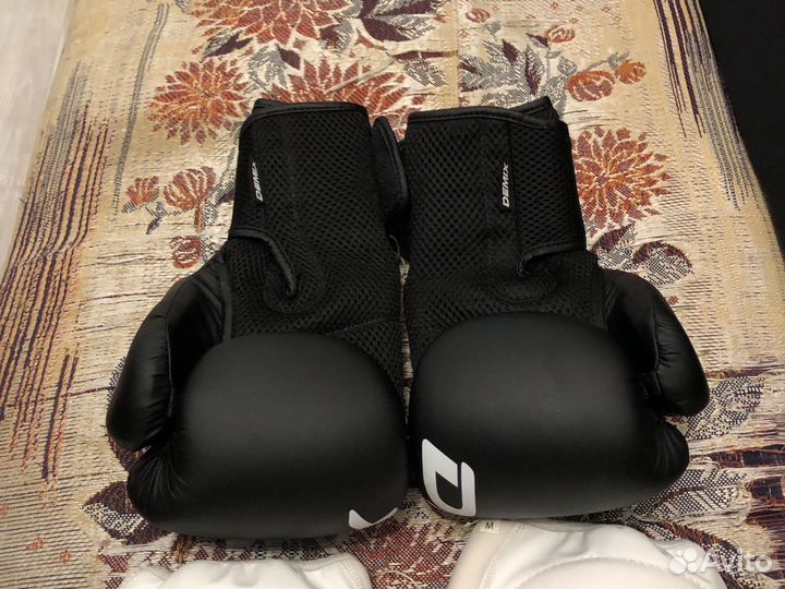 Боксерские перчатки 10 oz