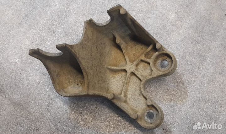 Кронштейн троса МКПП Opel Astra J