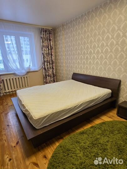 Кровать двухспальная с матрасом