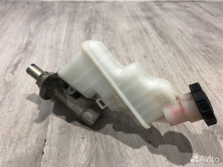 Главный тормозной цилиндр Hyundai Solaris седан