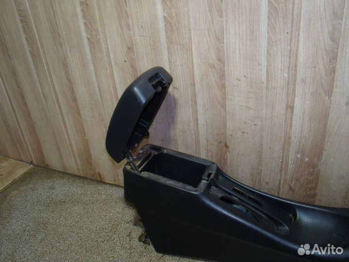 Консоль Nissan Almera (N16)