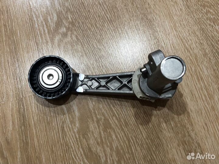 Ролик-натяжитель ручейкового ремня APV2465 dayco