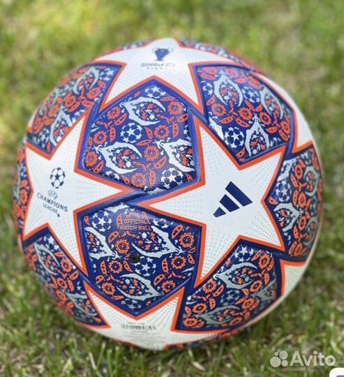 Футбольный мяч adidas