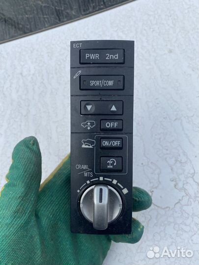 Блок управления подвеской Toyota Land Cruiser 200