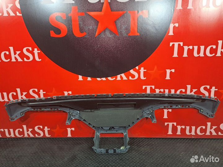 Панель салона передняя