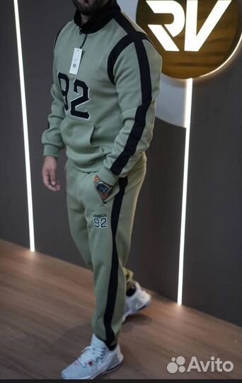 Спортивный костюм