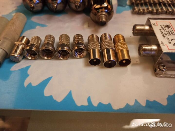 Антенный разветвитель, радиолампы, предохранители