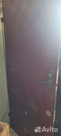 Дверь входная металлическая б/у
