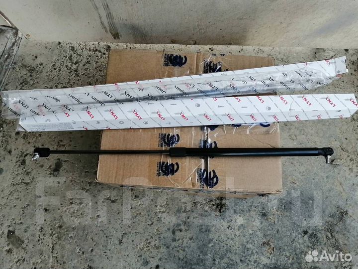 Амортизатор капота,багажника,длина 62см