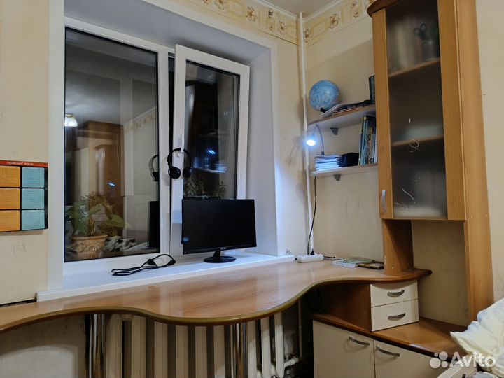 Встраиваемый письменный, компьютерный стол