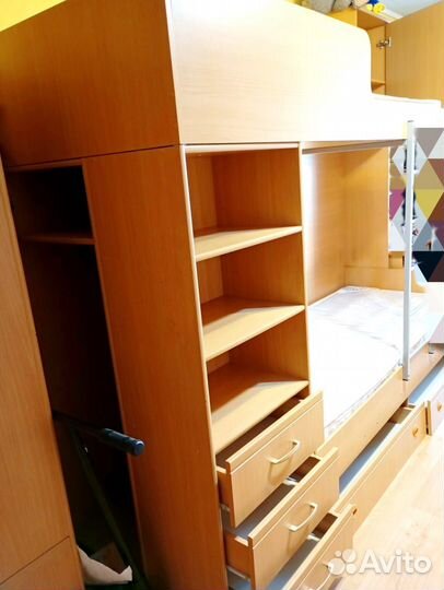 Продам двухъярусную кровать