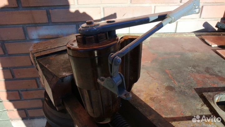 Садовый доводчик