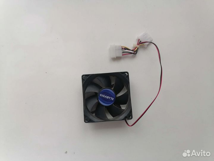 Вертушка от фирмы gigabyte 12v model: DF802512rfln