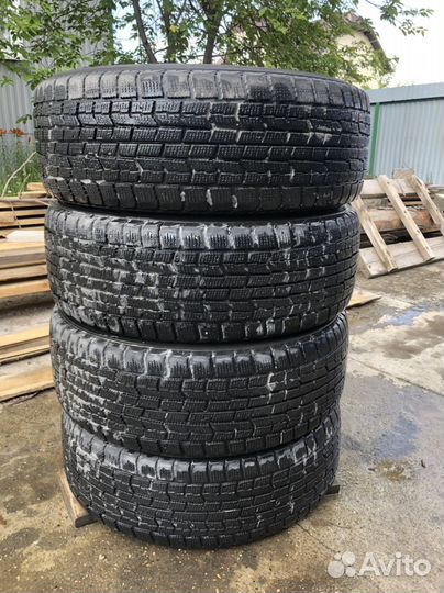 Goodyear Ice Navi Zea 215/60 R16