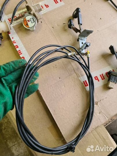 Тросик багажника Hyundai Solaris седан 2011