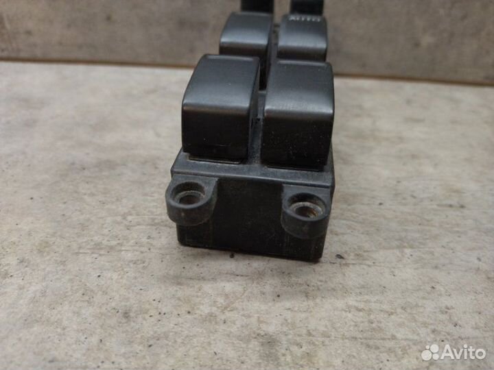 Блок управления стеклоподъемниками передний правый