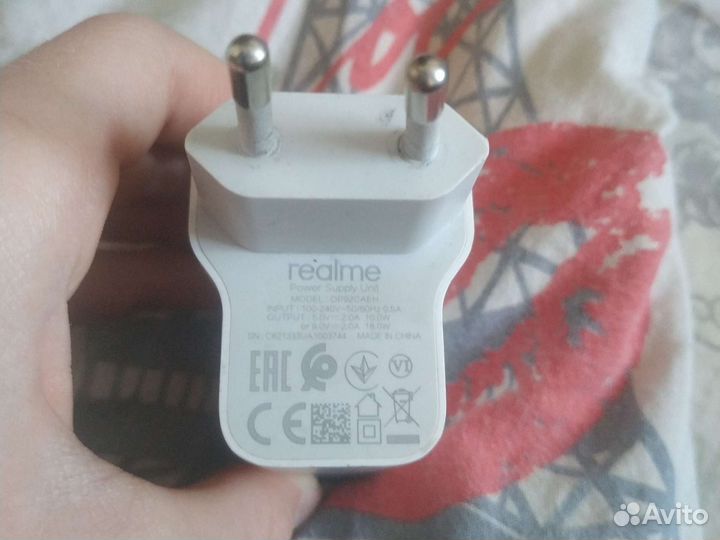 Блок питания для телефона от компании realme