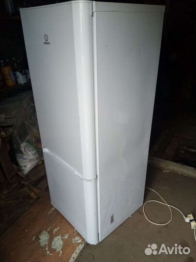 Холодильник бу indesit