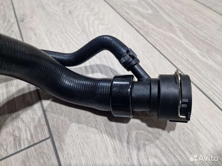 Патрубок радиатора верхний Ауди А4 Б6/Б7 8E0121101