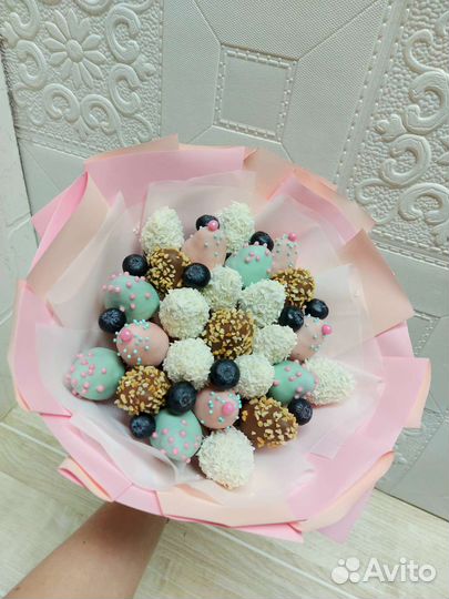 Букнты из клубникм в шоколаде