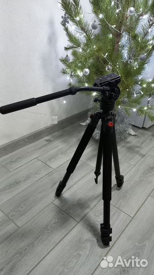 Штатив для фото и видеокамеры