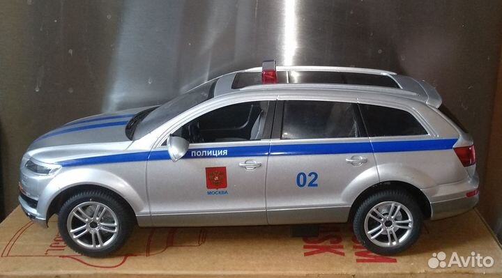 Машинка на радиоуправлении полиция audi Q7 1:24