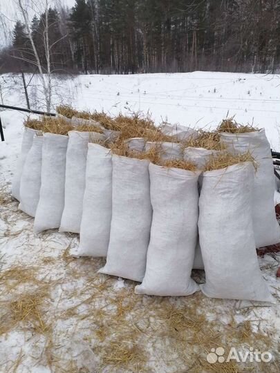 Солома в мешках