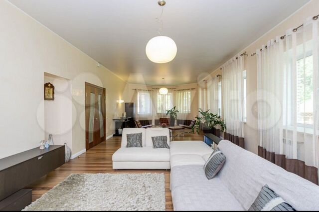 Коттедж 330 м² на участке 12 сот.