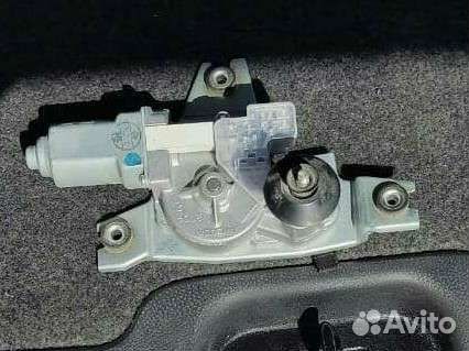 Детали на крышку багажника Nissan Serena 25 26