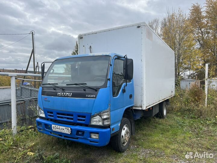 Isuzu NQR75P, 2011