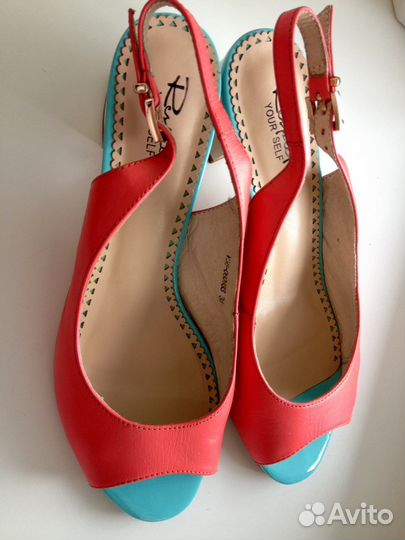 Босоножки коралловые 